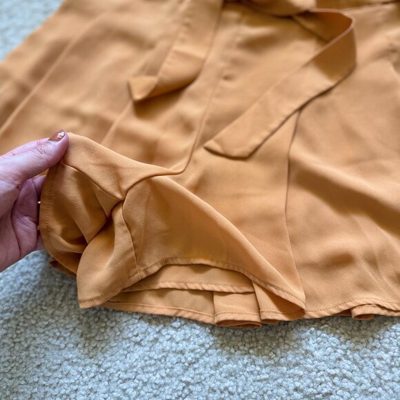 🧡 Aritzia High-Waisted Tie Shorts – Golden Caramel (Size 6) 🧡 - Picture 2 of 6